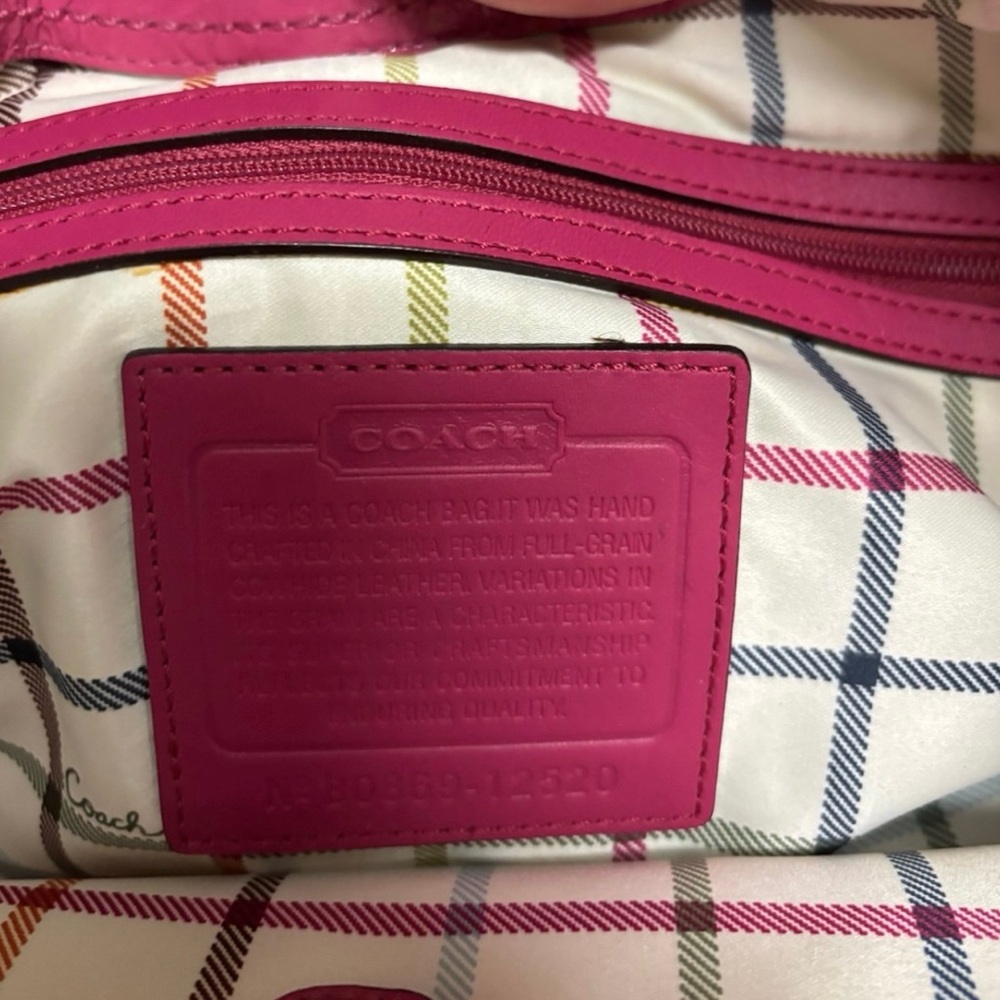Coach Ergo - Barbie / Punk Pink Patent Leather With Kiss Lock (Circa 2008). - Picture 4 of 5